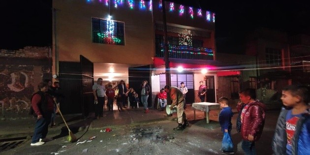 ''Buenas noches, &iquest;tendr&aacute; una cubeta con agua por favor?''