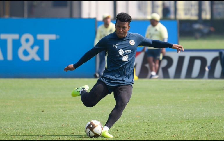 Martínez no pudo estar presente en la entrega de regalos pues está concentrado para la final ante Rayados. Imago7 / ARCHIVO