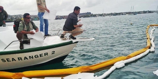Analizan impacto ambiental tras derrame de combustible en Gal&aacute;pagos