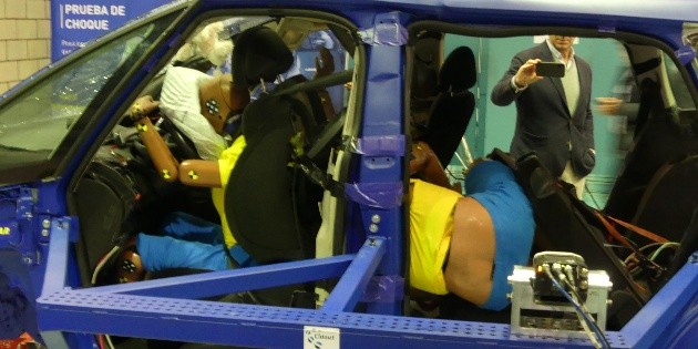 Errores comunes al viajar en auto, que pueden ser resultar mortales incluso a baja velocidad