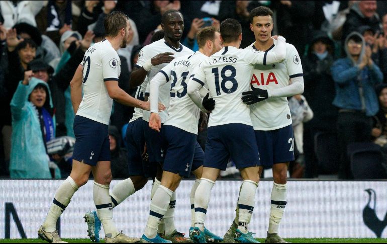 Con esta victoria, Tottenham sube al quinto lugar provisionalmente y se acerca a tres puntos del último equipo dentro de la zona de Liga de Campeones. EFE / W. Oliver