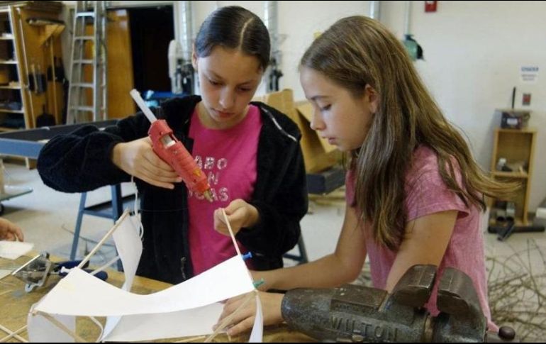 Las calificaciones que los estudiantes obtienen en sus exámenes influyen en las elecciones de carrera, pero no son el único factor. GETTY IMAGES