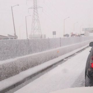 Cierran tramos de autopista en Baja California por caída de nieve