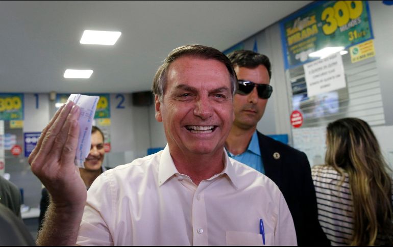 Jair Bolsonaro no quiso adelantar a las personas presentes qué haría con el premio en caso de ganar. AP/E. Peres