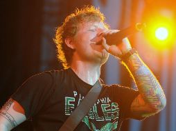 Sheeran ha sido nombrado artista de la década por la Official Charts Company por conseguir el récord de doce números uno en las listas oficiales de éxitos. AP / ARCHIVO