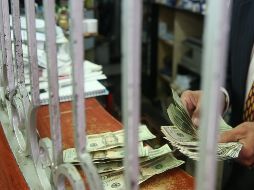 El billete verde se compró en un mínimo de 17.80 pesos, según información proporcionada por Banxico. EL INFORMADOR/ARCHIVO