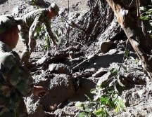 Las fuertes lluvias provocaron un represamiento de materiales que generó el desbordamiento del río, convirtiendo la corriente en una 