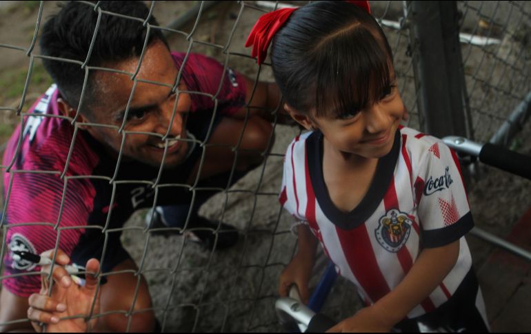 En Verde Valle sonaban los tambores y trompetas, acompañados de cantos de los seguidores. EL INFORMADOR/E. Barrera