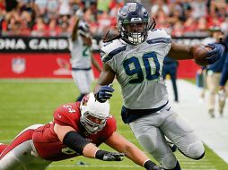 Molestia muscular. Clowney resintió una dolencia en su cadera desde la Fecha 10 contra 49ers. AP