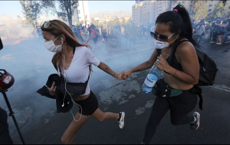 El  21 de octubre, un manifestante sufrío una contusión en un ojo y fracturas en la nariz y las costillas durante la dispersión de una protesta antigubernamental. AP/F. Llano
