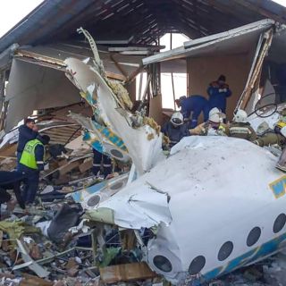 Accidente aéreo en Kazajistán deja al menos 12 muertos