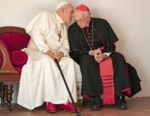 Anthony Hopkins interpreta al papa Benedicto XVI y Jonathan Pryce a Jorge Bergoglio. PETER MOUNTAIN