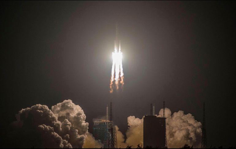 El cohete fue lanzado desde el centro espacial de Wenchang, en la isla de Hainan, a las 20h45 locales. AFP / STR