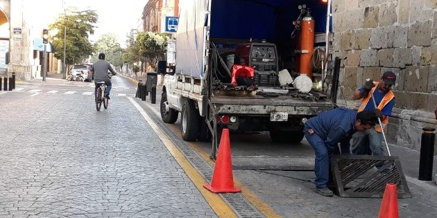 Reparan alcantarilla tras ca&iacute;da del caballo en el Centro