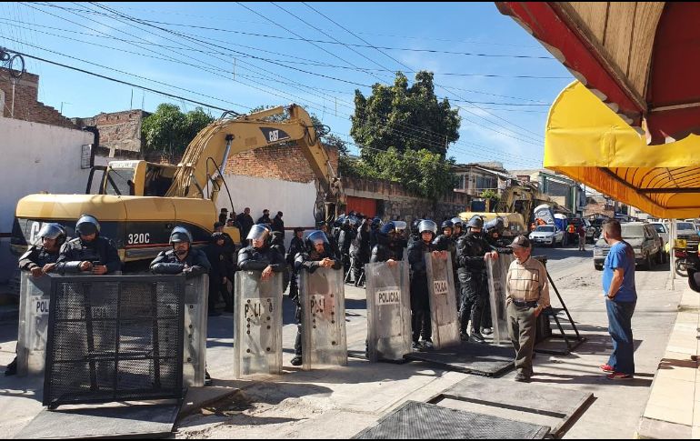 En diciembre pasado, el arranque de los trabajos del SIAPA provocaron conatos de enfrentamientos entre pobladores inconformes y policías estatales. EL INFORMADOR / ARCHIVO