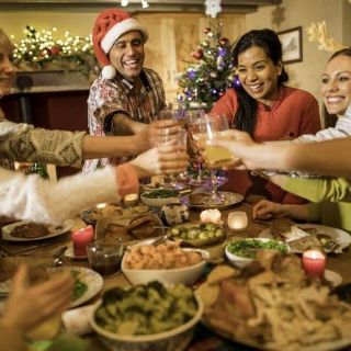 ¿Qué le pasa realmente a tu cuerpo cuando comes mucho?