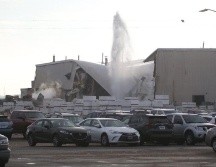 La explosión ocurrió aproximadamente las 8:00 de la mañana en la fábrica de avionetas Beechcraft, en Wichita. TWITTER/@eSPAINews