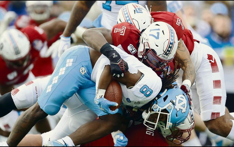 Michael Carter. El número 8 de Carolina del Norte tuvo 18 acarreos para 84 yardas. AFP
