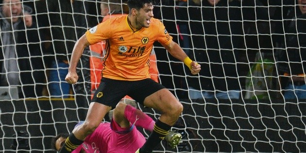 Jim&eacute;nez, le da clases al campe&oacute;n