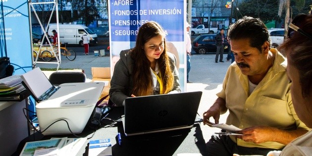 Desempleados duplican retiro de ahorros en Afores