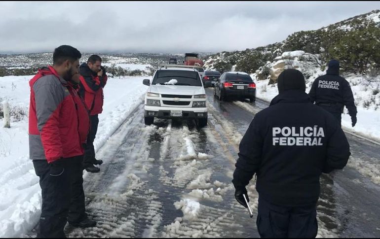 Las personas habían quedado atoradas en un vehículo en las cercanías del Rancho Pino Colorado, según informó el ayuntamiento de Ensenada. TWITTER / @depcbc