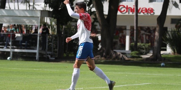 Chivas supera por la m&iacute;nima a Leones Negros en Verde Valle