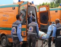 Todas las víctimas fueron trasladadas a hospitales y morgues cercanas para atención médica e identificación. AFP/Suez Governorate Media Office