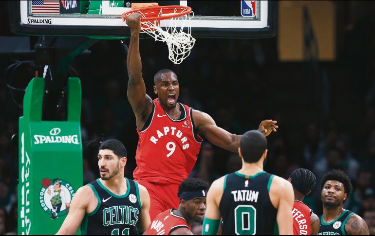 Los Raptors se enfrentaron a los Celtics en Boston. AP