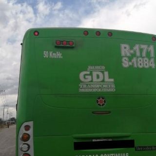 Detienen a dos por asaltar en un camión