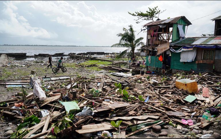 Los efectos del tifón en Tacloban. Más de 304 mil casas resultaron con daños por el paso de 