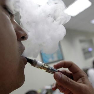 Senadores priistas van por regulación de cigarros electrónicos