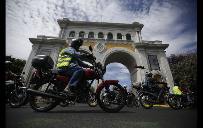 Motociclistas protestaron el 22 de febrero en contra del anuncio de la Policía Vial de que retomaría la “caza” de motociclistas que no porten un chaleco reflejante con la matrícula del automotor en la parte posterior. La medida es contra los 