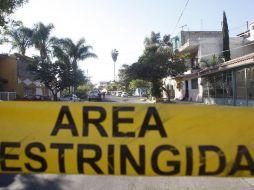 El cuerpo de Jonathan quedó tirado junto al de su compañero, junto a una motocicleta de carreras, en calles del Barrio Belén, donde no fueron despojados de sus pertenencias. EL INFORMADOR / ARCHIVO