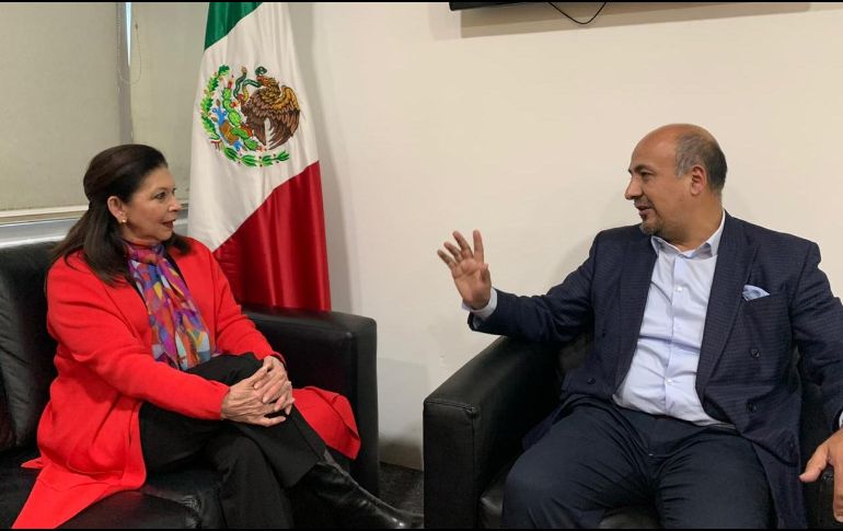 El subsecretario Maximiliano Reyes recibió a la diplomática en su arribo a la Ciudad de México. TWITTER / @SRE_mx
