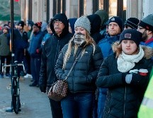 Personas madrugan para hacer fila en una tienda que comienza a vender mariguana en Chicago, Illinois. AFP/K. Krzaczynski