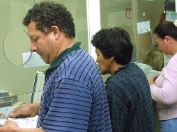 Un 75.6 por ciento de los mexicanos dice haber reservado parte de su aguinaldo para la cuesta de enero y 24.4 por ciento no lo hizo. EL INFORMADOR / ARCHIVO