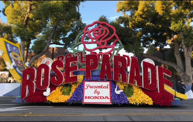 El Desfile de las Rosas 2020 estuvo compuesto por 39 coloridas carrozas adornadas con flores y 39 unidades ecuestres. AP / M. Owen