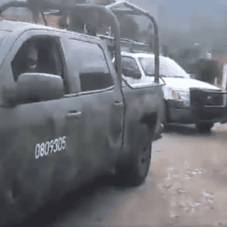 Por bloquear camioneta del ejército, alcalde de Sayula presentará denuncia contra policías municipales