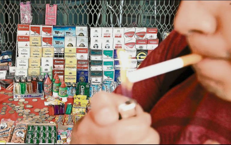 Hacienda. La dependencia federal aplicó una actualización al impuesto por 0.4944 pesos por cigarro. SUN