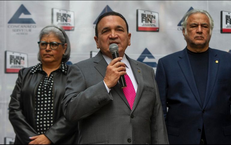 José Manuel López Campos presidente de Concanaco-Servytur (centro). ARCHIVO