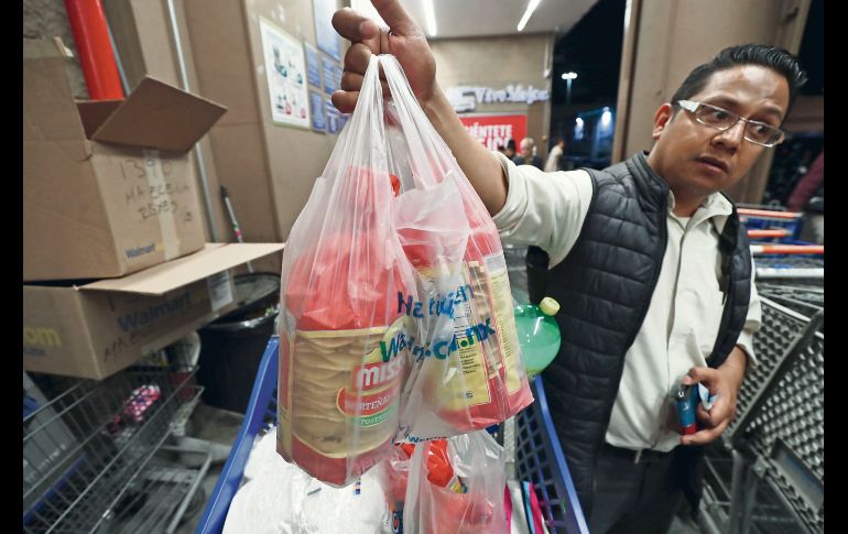 En la CDMX ya entraron en vigor  las nuevas reformas a la Ley de Residuos Sólidos que prohíben la comercialización, distribución y entrega de bolsas de plástico desechables. SUN