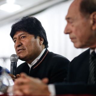 Evo Morales presenta equipo para defenderse por demandas