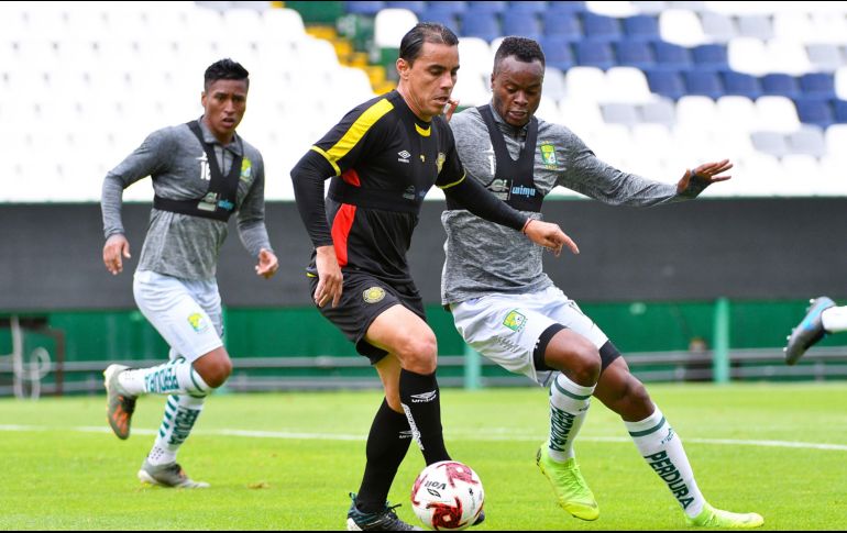 Se jugaron tres tiempos de 45 minutos en la cancha del estadio Nou Camp, donde la 