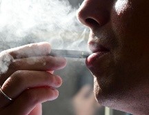 La administración de Trump dio marcha atrás a la prohibición total de productos de vapeo con la que se había comprometido en septiembre. AFP/ARCHIVO