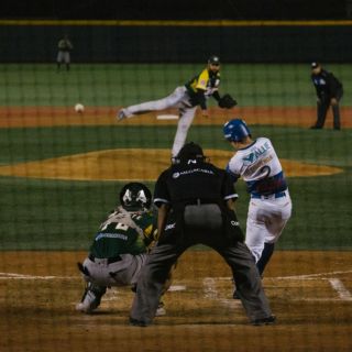 Charros luce y se impone en su primer juego de playoffs
