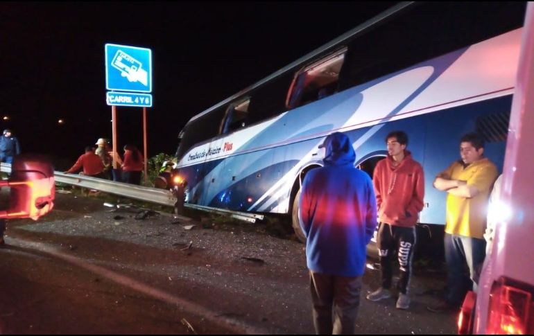 La víctima mortal conducía el autobús de pasajeros. ESPECIAL/UEPCBJ