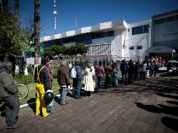 A pesar de contar con cita, usuarios que acudieron a las instalaciones de la Secretaría de Transporte (Setran) tuvieron que esperar horas para ser atendidos. EL INFORMADOR/F. Atilano