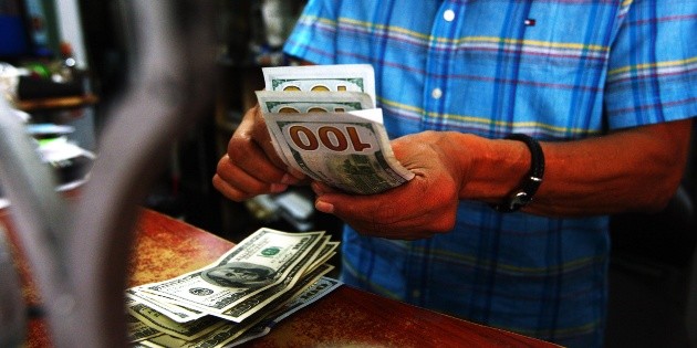D&oacute;lar cierra con avance, se vende hasta en 19.28 pesos