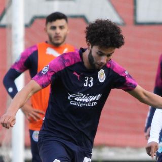 Chivas presta a César Huerta a Monarcas