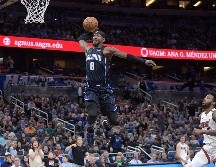 Terrence Ross clava el balón para conseguir dos de sus 25 puntos. AP/P. Ebenhack